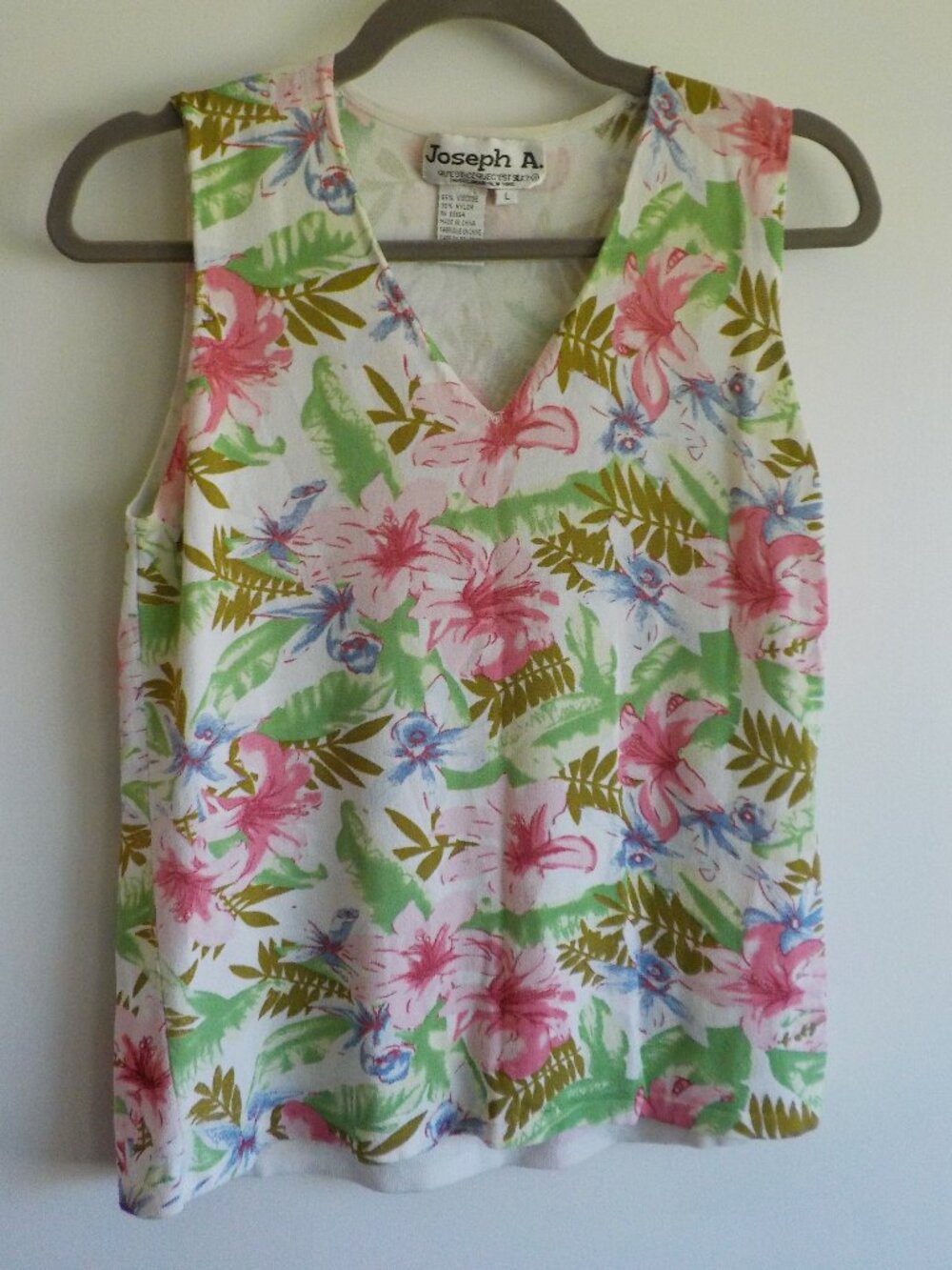 Joseph A. Blouse - Medium/Large - Sleeveless Floral V-neck (2320)